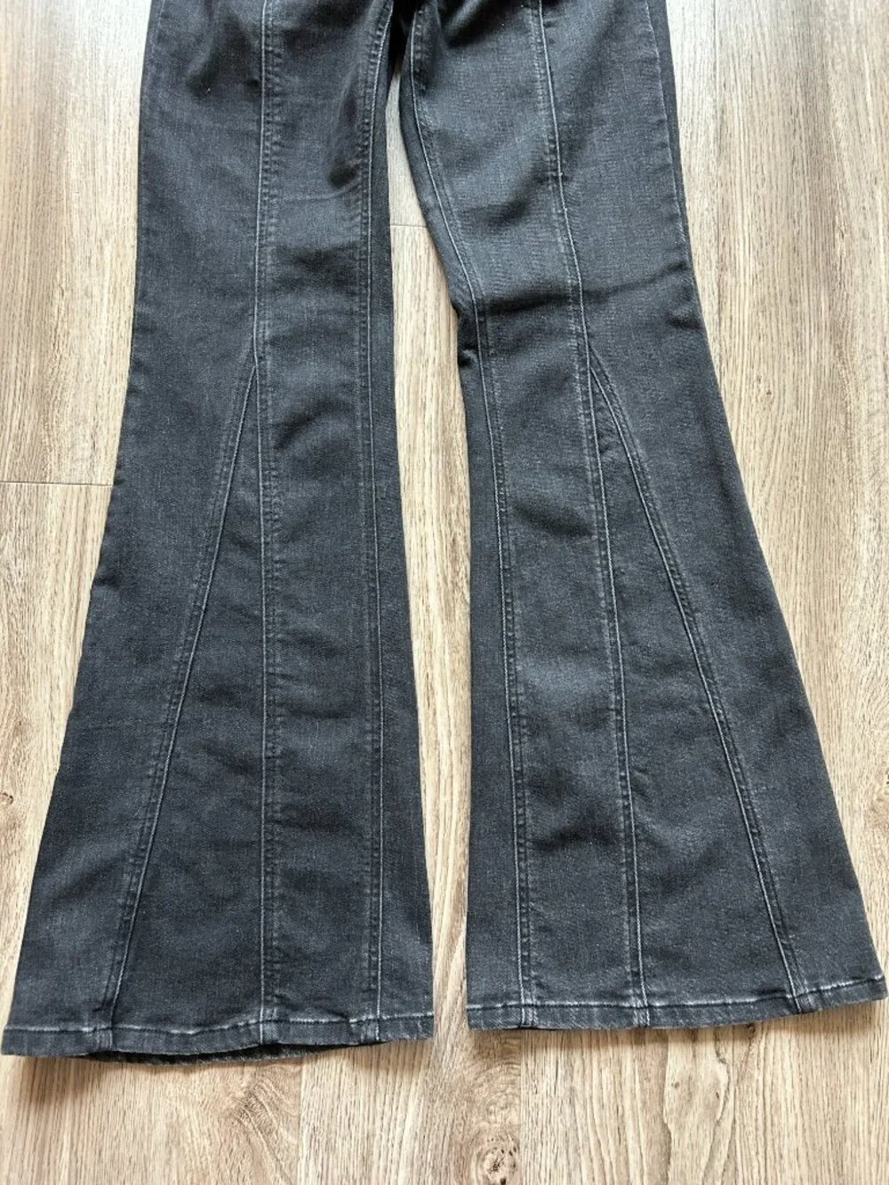 Wild Fable High Rise Acampanado de Tiro Alto Flare Jeans in Black Size 4 - Picture 9 of 12
